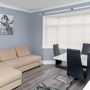 https://leeds-city-holiday-home.yorkshirehotels.net